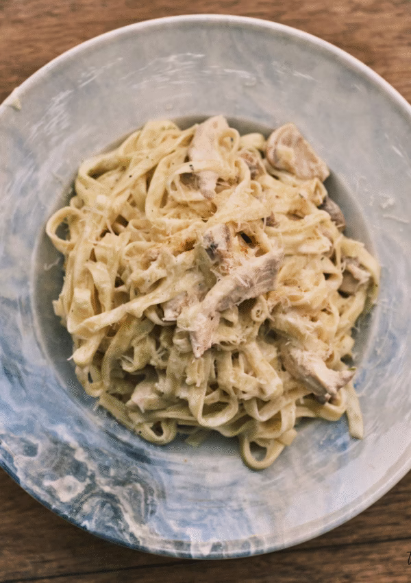 Easy Homemade Alfredo Sauce Recipe (No Flour, No Butter!)