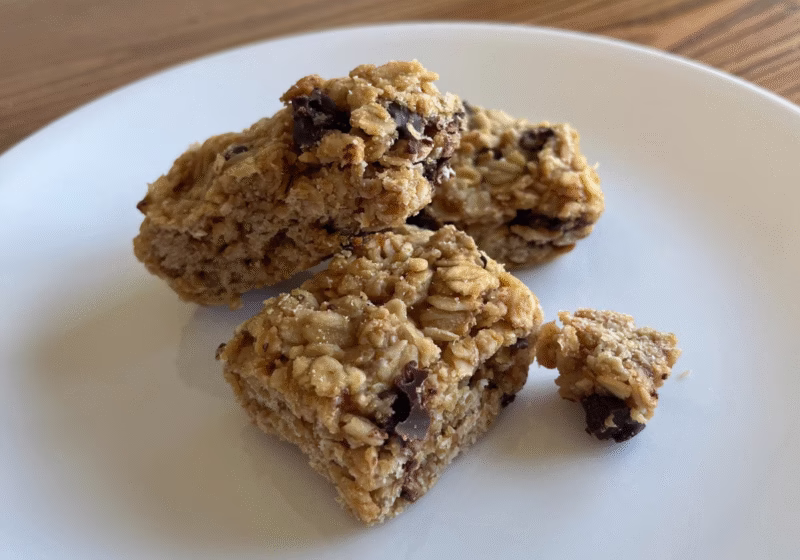 peanut butter chocolate chip granola bars